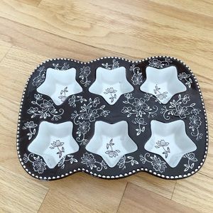 Temptations Floral Lace Star shaped Muffin Pan